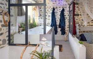 Appartements Awesome Home In Balansun With Outdoor Swimming Pool : photos des chambres