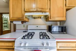 Family-Friendly Ruidoso Cabin - Ski, Hike and Fish!