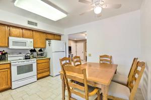 Less Than 1 Mi to Golf Home with Screened Porch in Sun City