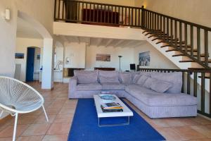 Villa 14 guest-private pool and Sea view