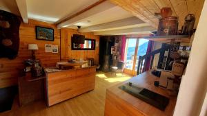 Maisons de vacances Chalet Les 3 Flocons Roure : Maison 2 Chambres