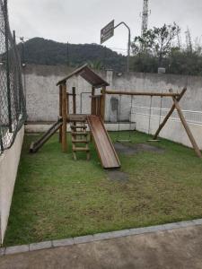 Apto Lazer 3 piscinas, ar condicionado, quadra, churrasqueira e parquinho