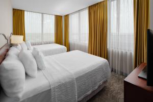 Corner Suite room in SpringHill Suites by Marriott Chicago O'Hare