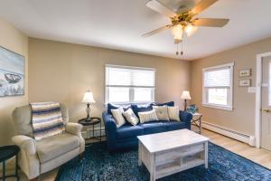 Cozy Villas Cottage w Deck, 12 Block to Beach!