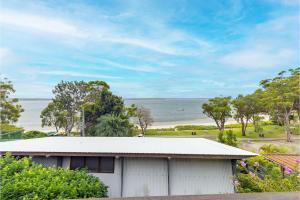 Dutchies By The Sea, 2 61 Christmas Bush Ave - Spectacular views, close to the beach, Wi-Fi