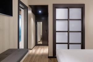 Family Room King, Guest room, 1 King, Sofa bed room in AC Hotel Valencia
