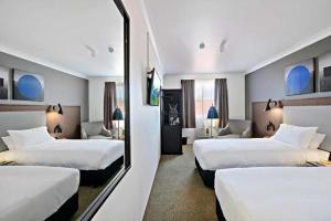 Superior Twin Room room in CKS Sydney Airport Hotel (formerly Quality Hotel)