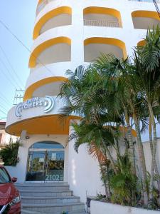 Twin Towers Tres Mares