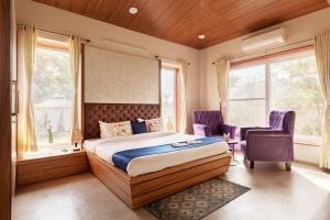 Inaayat Villa by StayVista - Luxe Retreat with Pool & Garden