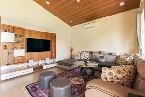 Inaayat Villa by StayVista - Luxe Retreat with Pool & Garden