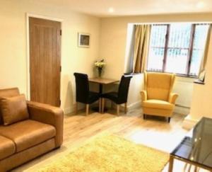 High Hedges Apartment A