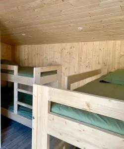 La Petite Auberge Insolite - 莱齐尼昂科尔比埃