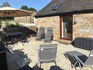 Stylish 2 Bed Near Alton Towers, Polar Bears, Peak District