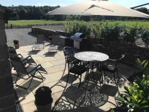 Stylish 2 Bed Near Alton Towers, Polar Bears, Peak District