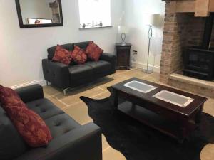 Stylish 2 Bed Near Alton Towers, Polar Bears, Peak District