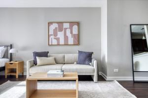 Streeterville Studio w Pool Gym nr Park CHI-581