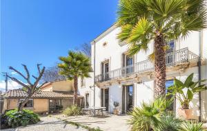 Maisons de vacances Nice home in Valros with WiFi and 3 Bedrooms : photos des chambres