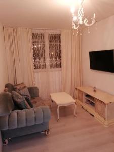 Lovely 2- bedrooms and small living room rental!