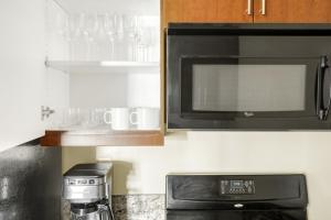 Burbank 2BR w BBQ Gym Pool nr TJ WF LAX-817