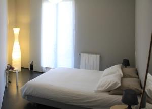 San Sebastian playa Zurriola-NO PARTIES AT HOME-ANDAMIO hasta marzo-SCAFFOLD until March