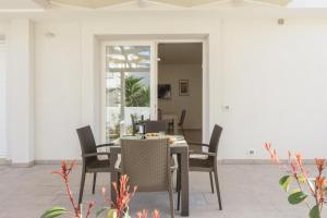 Villa Elena - Two Luxury Suites, garden & fast Wi-Fi near the Sea