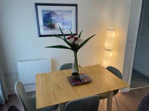 Number 10 Stunning Apartment, Fantastic Location!