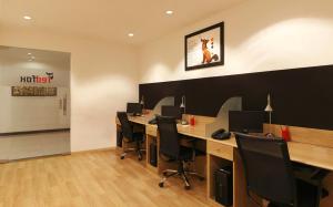 Red Fox by Lemon Tree Hotels, Hyderabad