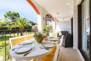 Appartements L'ANGE GARDIEN AP4269 by Riviera Holiday Homes : photos des chambres
