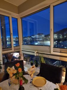 Byleilighet i sjøkanten m terrasse
