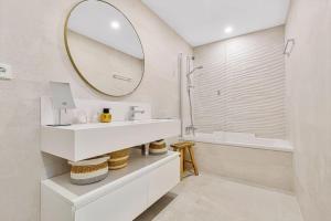 Stunning luxurious apartment.