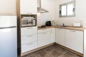 Studio en pierre U Pinu, 2 personnes, Muratello, 6 Kms de Porto Vecchio