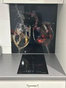 Luxurious 1 Bedroom Guest Suite near MK Centre - 温斯洛