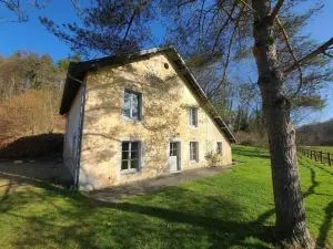 Lovely holiday home in Orval with garden - Puilly-et-Charbeaux