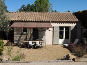 Maisons de vacances Nice holiday home in Buisson with parking : photos des chambres