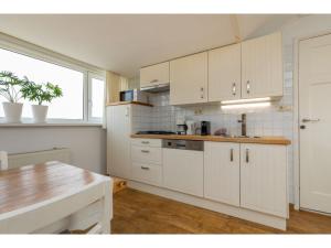 Bright Apartment Near Beach