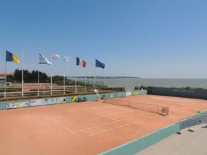 Appartements Appartement lumineux Centre Royan proche plage avec parking - FR-1-71-62 : photos des chambres