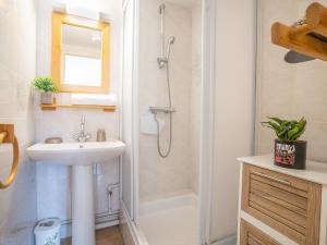 Maisons de vacances Holiday Home Lou Cantalou by Interhome : photos des chambres