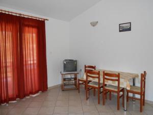 Apartment in Razanj with sea view, balcony, air conditioning, WiFi 5150-4