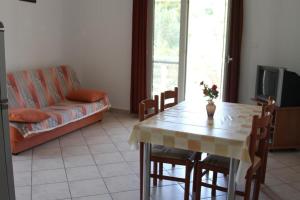 Apartment in Razanj with sea view, balcony, air conditioning, WiFi 5150-4