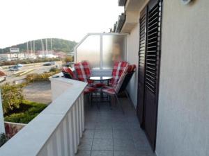 Apartment in Rogoznica with sea view, balcony, air conditioning, WiFi 5153-3 