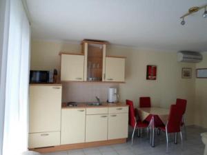 Apartment in Rogoznica with sea view, balcony, air conditioning, WiFi 5153-1