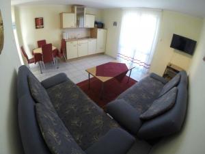 Apartment in Rogoznica with sea view, balcony, air conditioning, WiFi 5153-2 