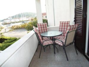 Apartment in Rogoznica with sea view, balcony, air conditioning, WiFi 5153-2