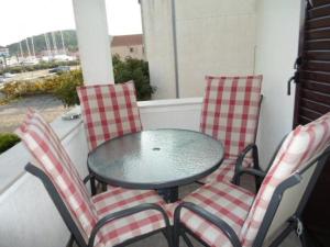 Apartment in Rogoznica with sea view, balcony, air conditioning, WiFi 5153-2