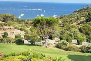 Superbe duplex T3 climatisé avec Terrasse et Solarium, magnifique vue Mer et Golf