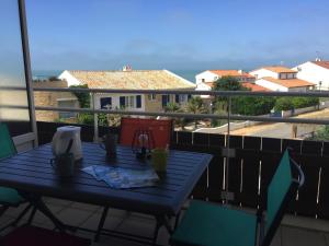 Appartement rénové bord de plage avec balcon et parking à Jard-sur-Mer - FR-1-336-79