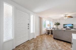 Heated Pool, Ping Pong Table, Sleeps 8 - Villa Sunset Riverhouse
