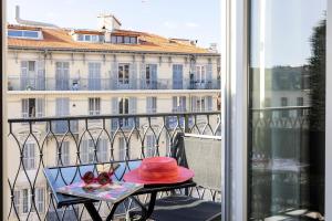 Hotels Hotel 64 Nice : Chambre Double Classique avec Balcon