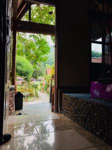 Lucky BambooBungalows-Resto and Orangutan Jungle Trekking Tours