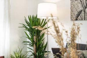 Calm apartment with private patio by REMS